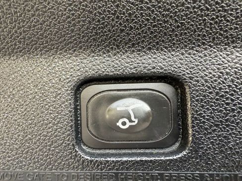 Used 2017 Ford Explorer Platinum image 39