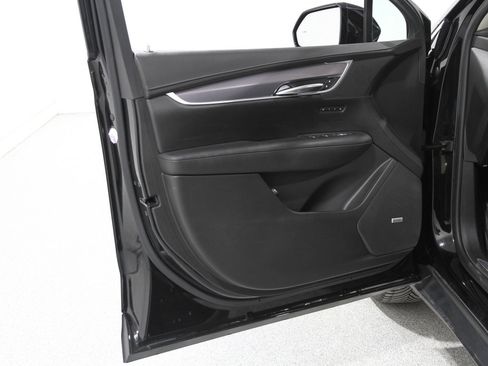 Used 2018 Cadillac XT5 Luxury w/ Driver Awareness Package image 4