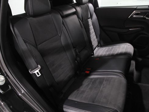 Used 2022 Mitsubishi Outlander SE image 18