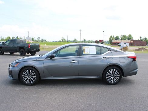 Used 2024 Nissan Altima 2.5 SV FWD image 6