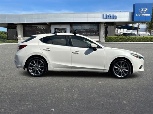 Used 2018 MAZDA MAZDA3 Touring FWD image 9