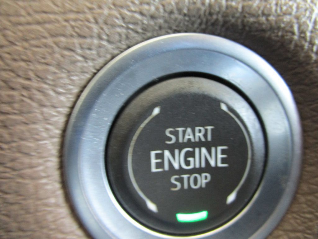 Used 2024 GMC Canyon Denali AWD/4WD image 39