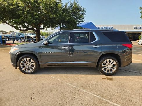 Used 2018 Chevrolet Traverse Premier w/ Driver Confidence II Package FWD image 4