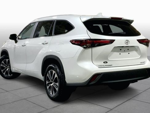 Certified 2024 Toyota Highlander XLE image 12