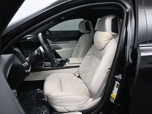Used 2023 BMW 760i xDrive w/ Executive Package AWD/4WD image 25