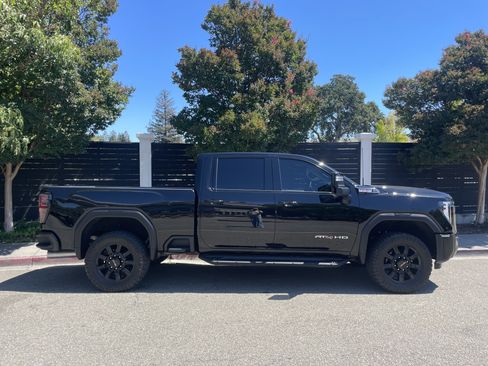Used 2025 GMC Sierra 2500 AT4 w/ AT4 Preferred Package AWD/4WD image 6