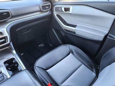 Certified 2022 Ford Explorer XLT w/ Equipment Group 202A image 15