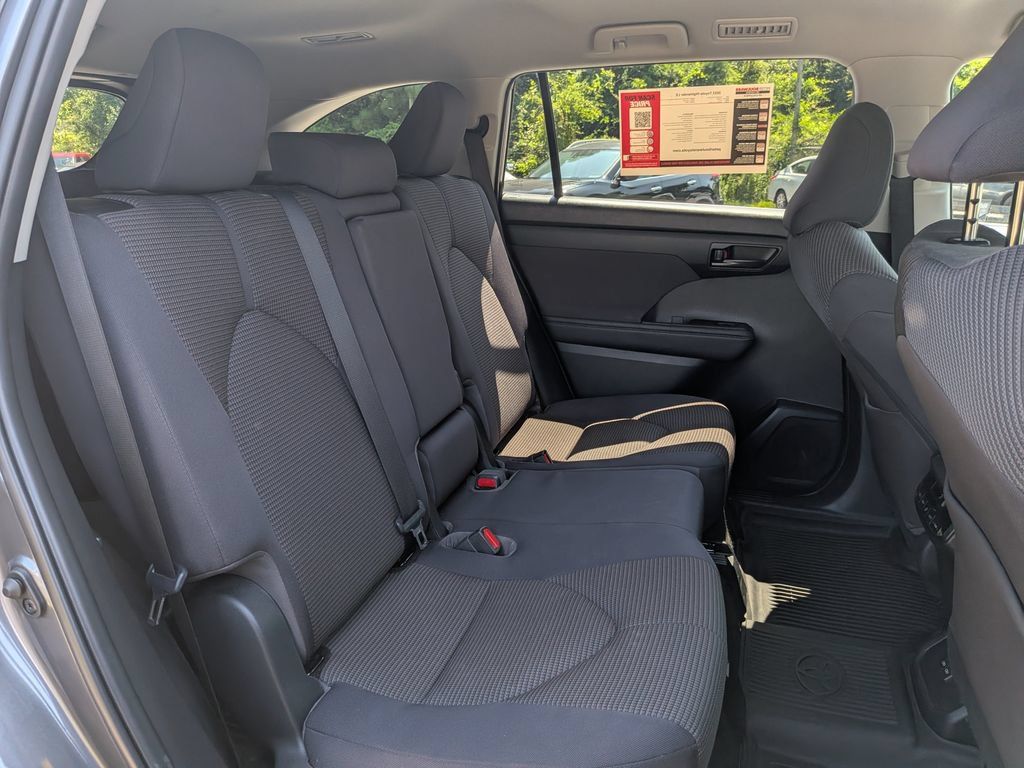Used 2023 Toyota Highlander LE FWD image 26