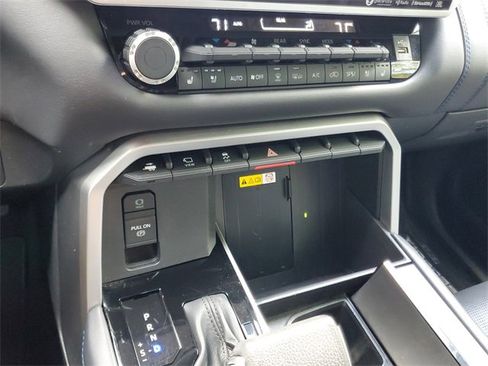 Used 2023 Toyota Sequoia Platinum image 28