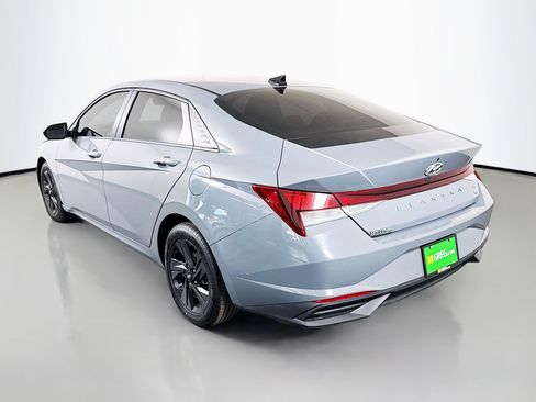 Used 2022 Hyundai Elantra SEL w/ Convenience Package FWD image 7