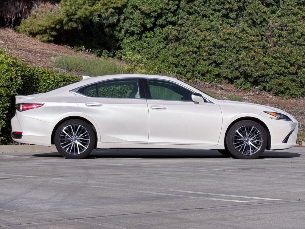 Certified 2024 Lexus ES 300h w/ Premium Package FWD image 8