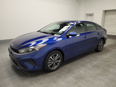 Used 2022 Kia Forte LXS image 2