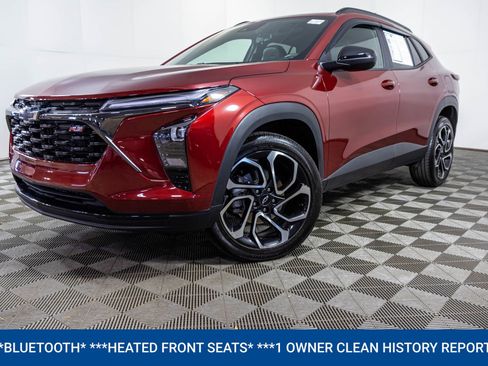 Used 2024 Chevrolet Trax RS w/ Driver Confidence Package FWD image 2
