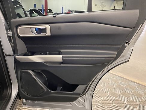 Used 2023 Ford Explorer Limited image 16