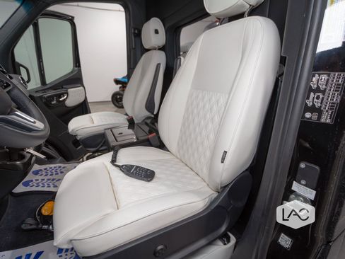 Used 2024 Mercedes-Benz Sprinter 3500 image 34