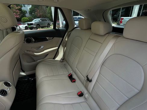 Used 2022 Mercedes-Benz GLC 300 image 23