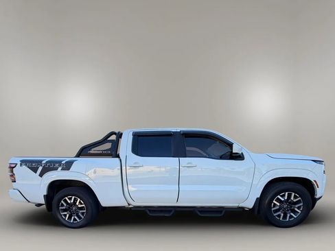 Used 2022 Nissan Frontier SV w/ Graphics Package RWD image 12