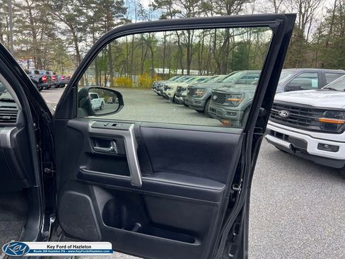 Used 2018 Toyota 4Runner SR5 Premium image 33