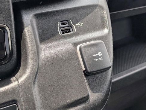 Used 2024 RAM ProMaster 2500 w/ Convenience Group FWD image 17