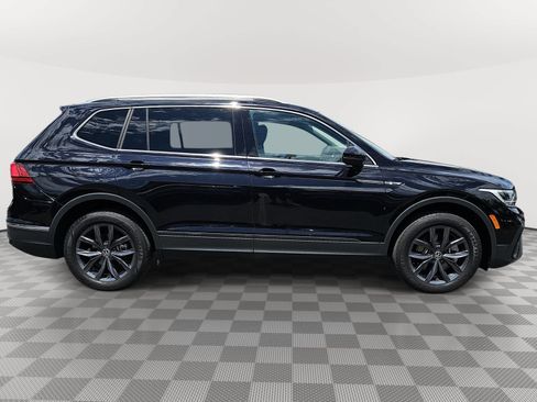 Used 2023 Volkswagen Tiguan SE w/ Panoramic Sunroof Package FWD image 4