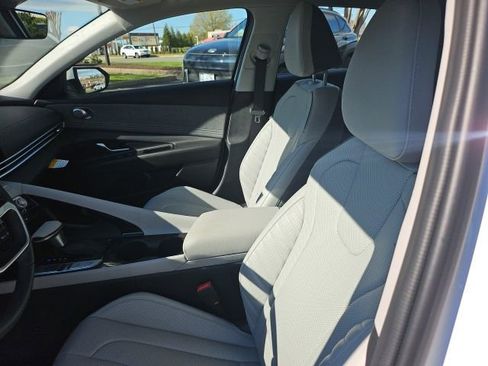 Certified 2025 Hyundai Elantra Limited image 10