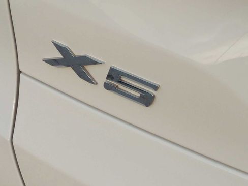 Used 2025 BMW X5 xDrive50e image 33