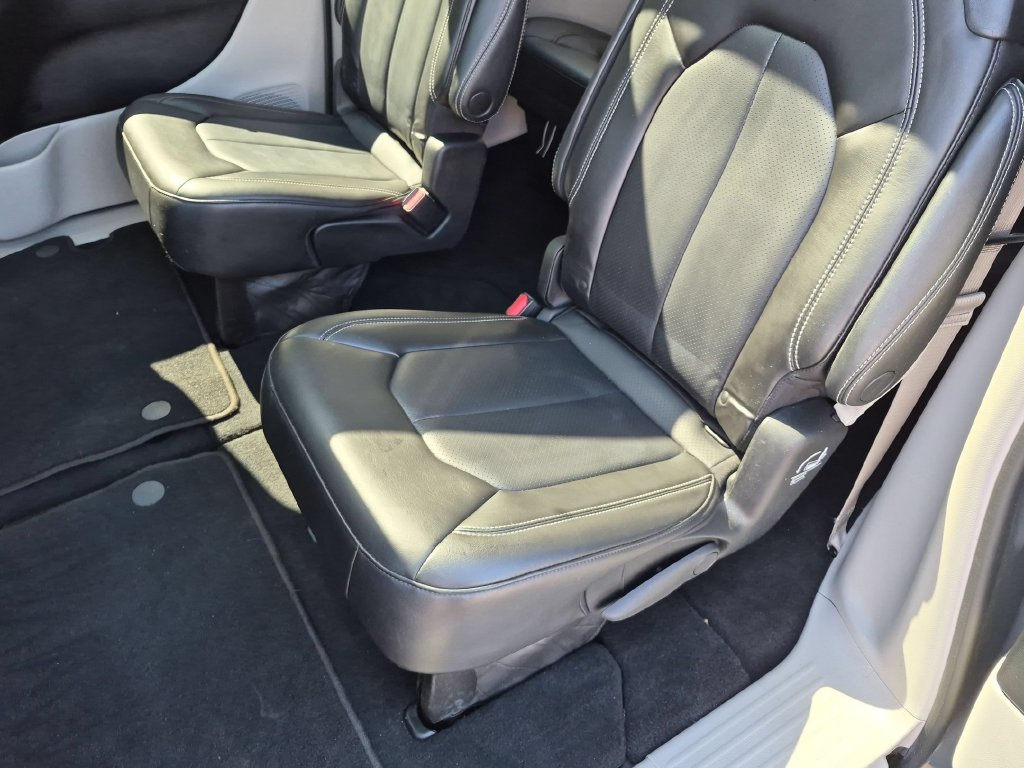 Used 2023 Chrysler Pacifica Touring-L AWD/4WD image 25