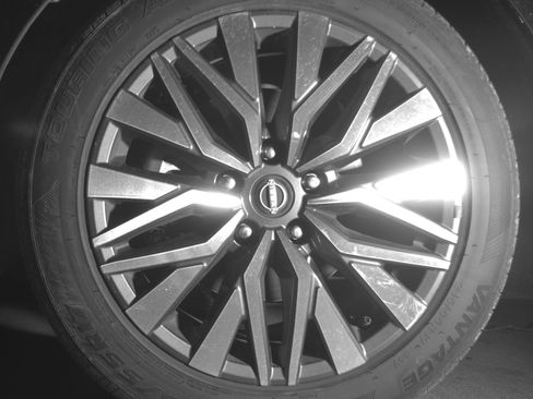 Used 2025 Nissan Altima 2.5 SV FWD image 12
