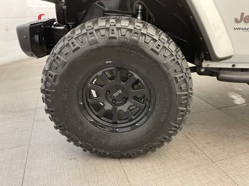 Used 2021 Jeep Wrangler Unlimited Rubicon AWD/4WD image 9