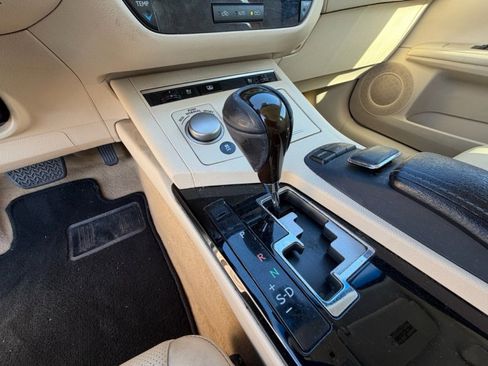 Used 2013 Lexus ES 350 w/ Luxury Pkg & Navigation w/ Luxury Pkg FWD image 16