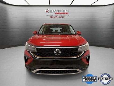 Used 2024 Volkswagen Taos SE image 2