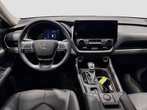 Certified 2024 Toyota Grand Highlander AWD image 18