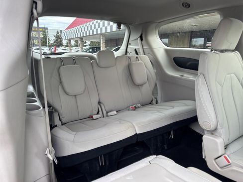 Used 2017 Chrysler Pacifica Touring image 20