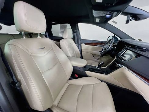 Used 2018 Cadillac XT5 Luxury w/ Driver Awareness Package AWD/4WD image 29