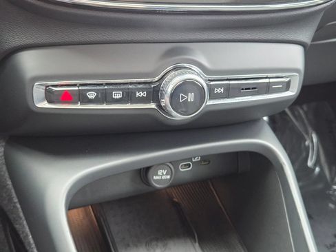 Certified 2024 Volvo XC40 B5 Core AWD/4WD image 29