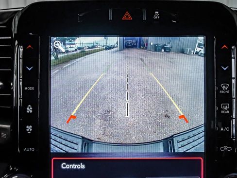 Used 2019 RAM 2500 Laramie w/ Black Appearance Package AWD/4WD image 21