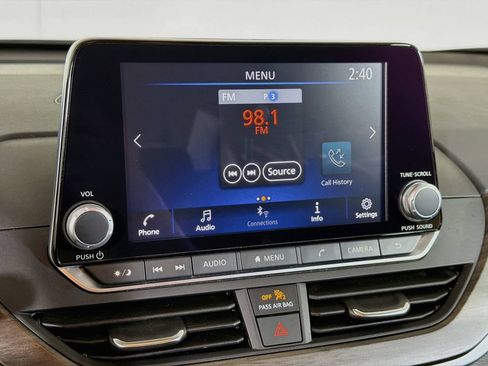 Used 2025 Nissan Altima 2.5 SV FWD image 15