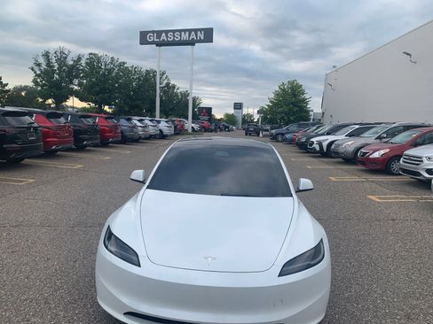 Used 2024 Tesla Model 3 Standard Range RWD image 2