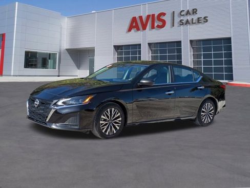 Used 2024 Nissan Altima 2.5 SV image 1