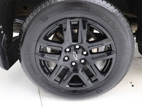 Used 2024 Chevrolet Silverado 1500 Custom image 9