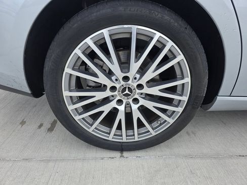 Used 2025 Mercedes-Benz CLA 250 image 8