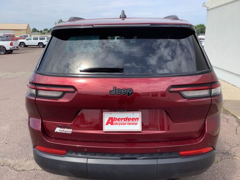 Used 2023 Jeep Grand Cherokee L Laredo AWD/4WD image 5