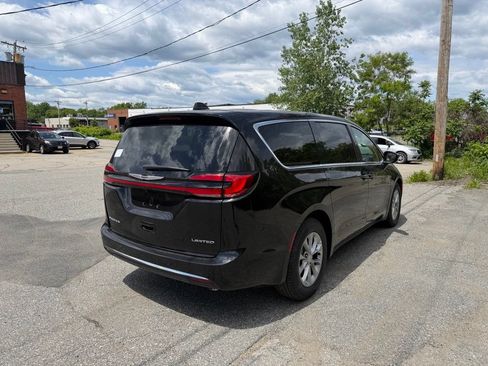 New 2026 Chrysler Pacifica Limited FWD image 5