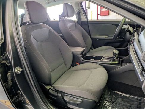 Used 2025 Kia K4 FWD image 28
