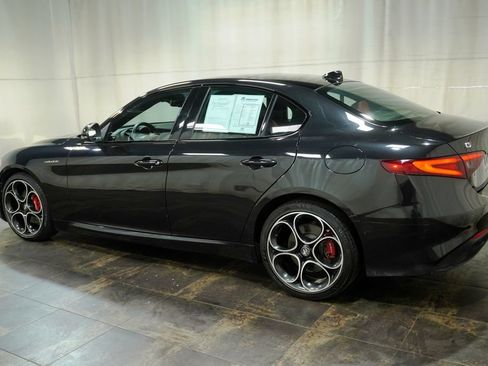 Used 2023 Alfa Romeo Giulia Veloce AWD/4WD image 7