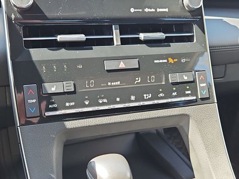 Used 2022 Toyota Avalon XLE image 19