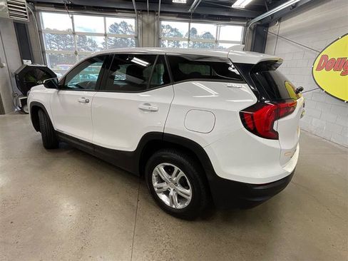 Used 2018 GMC Terrain SLE FWD image 3