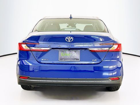 Used 2025 Toyota Camry LE image 7