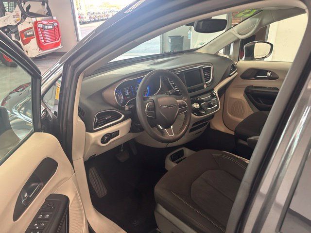 Used 2023 Chrysler Voyager LX FWD image 14