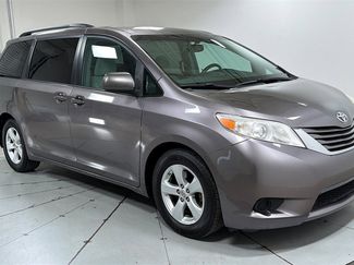 Used 2016 Toyota Sienna LE video 3